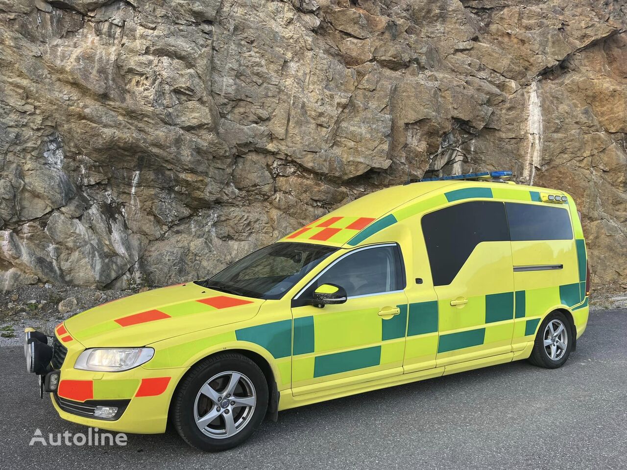 Купить машину скорой помощи Volvo Nilsson V70 D5 AWD 4x4 AMBULANCE /  Krankenwagen / shvydka dopomo Швеция Stockholm-Värmdö, NJ36387