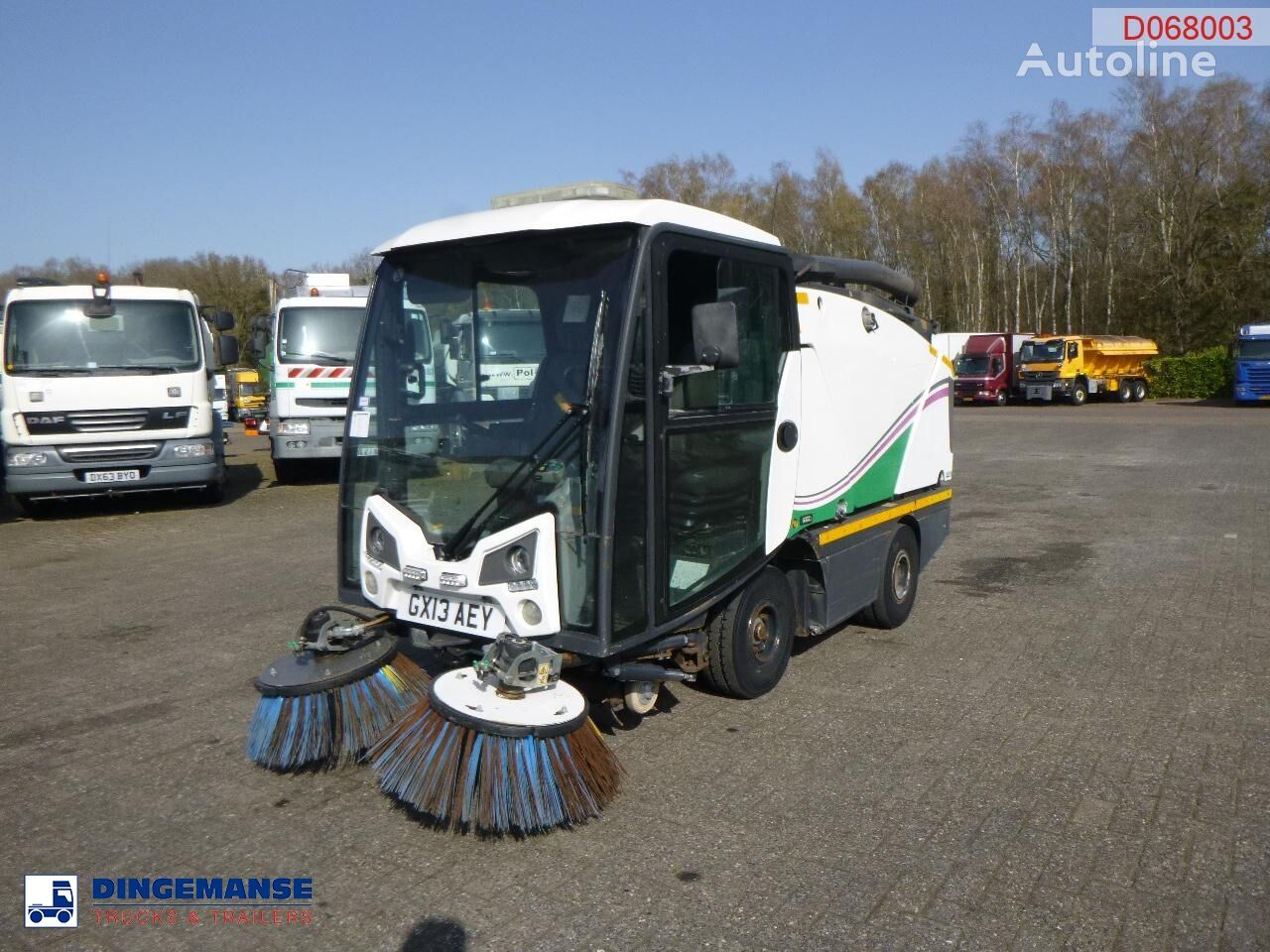 Купить уборочную машину Johnston C202 compact street sweeper Нидерланды  Hoogerheide, DR36057